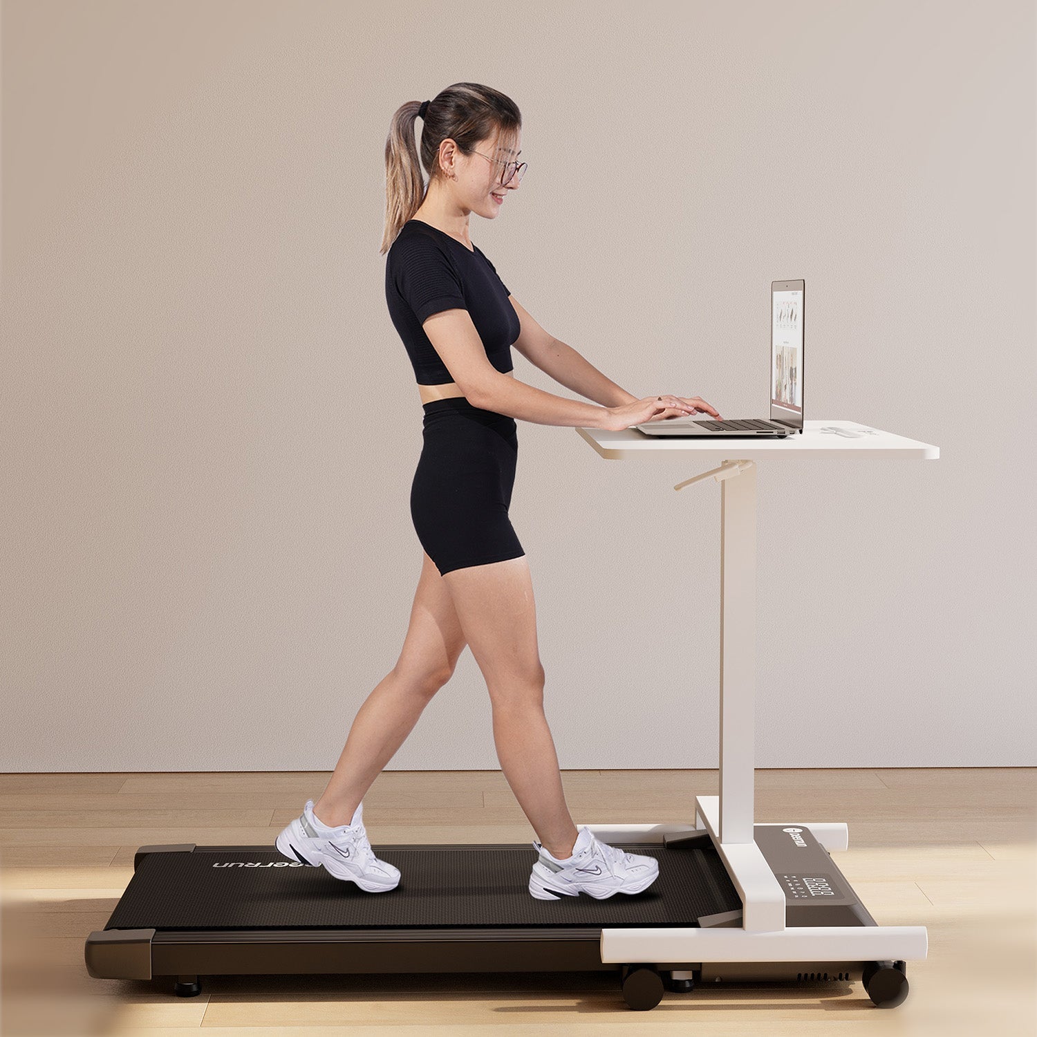 DeerRun Q1 Mini Smartes Walking-Pad mit 136 kg Tragfähigkeit - 1- 6 km/h